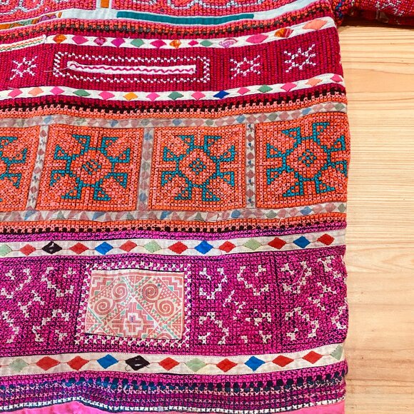 Rare Vintage Antique Hand Embroidered Hmong Coat - Picture 10 of 16